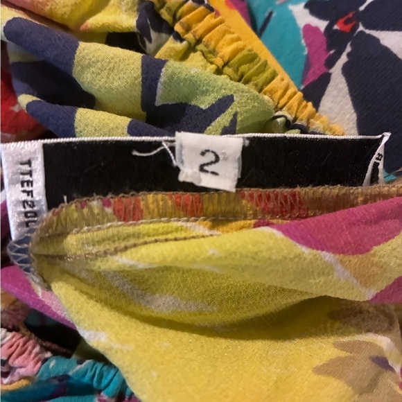 Trina Turk 2 colorful Feminine Tropical Silk Romper Shorts Off Shoulder Pocket - Picture 8 of 8
